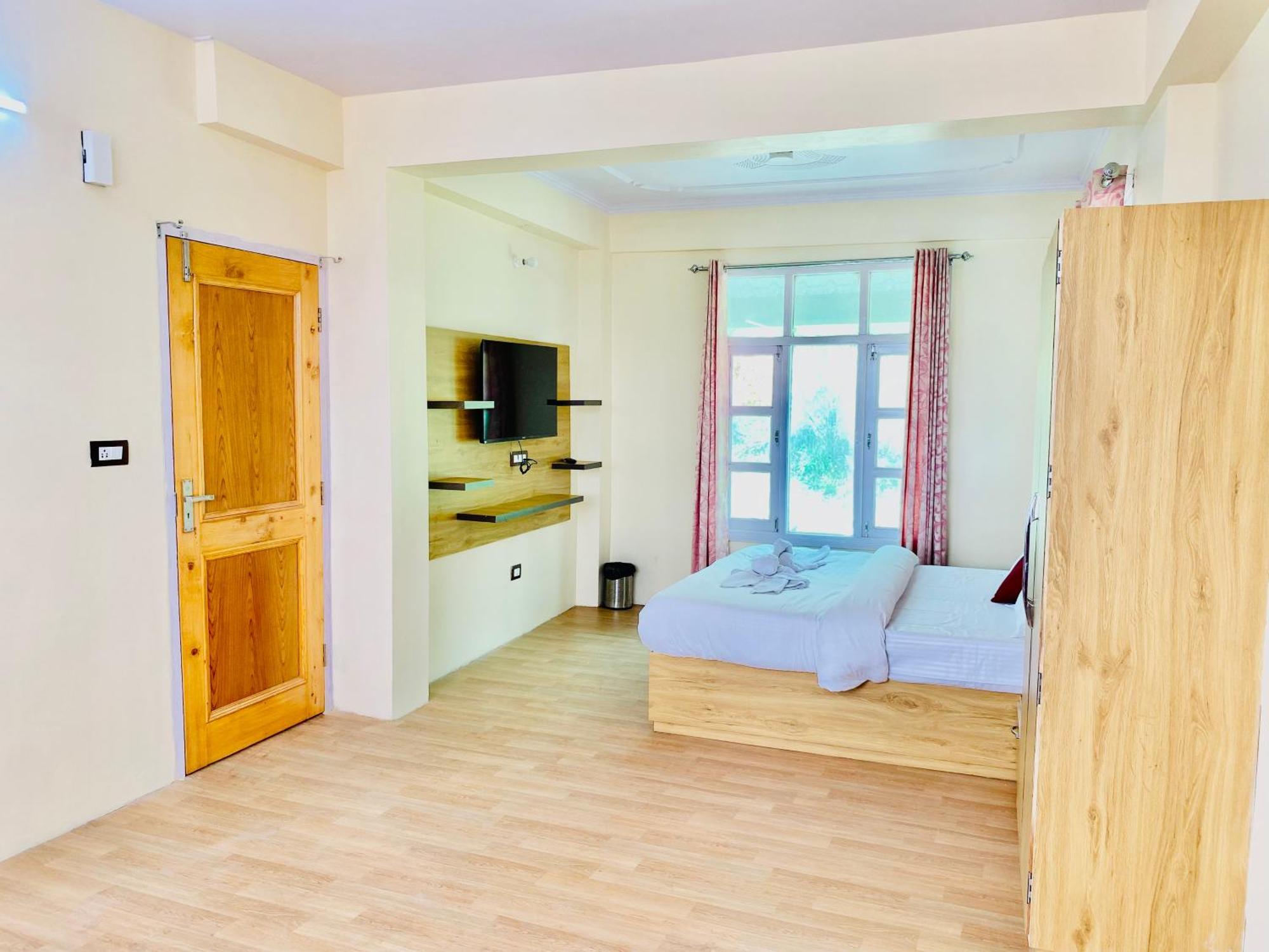 Royal Green Mashobra - Mountain And Valley View Rooms Shimla Bagian luar foto