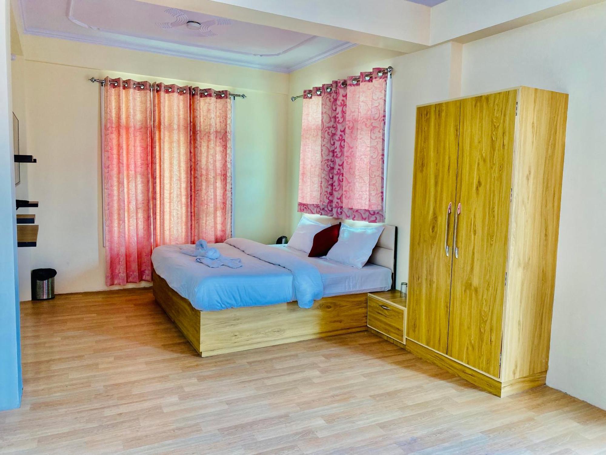 Royal Green Mashobra - Mountain And Valley View Rooms Shimla Bagian luar foto