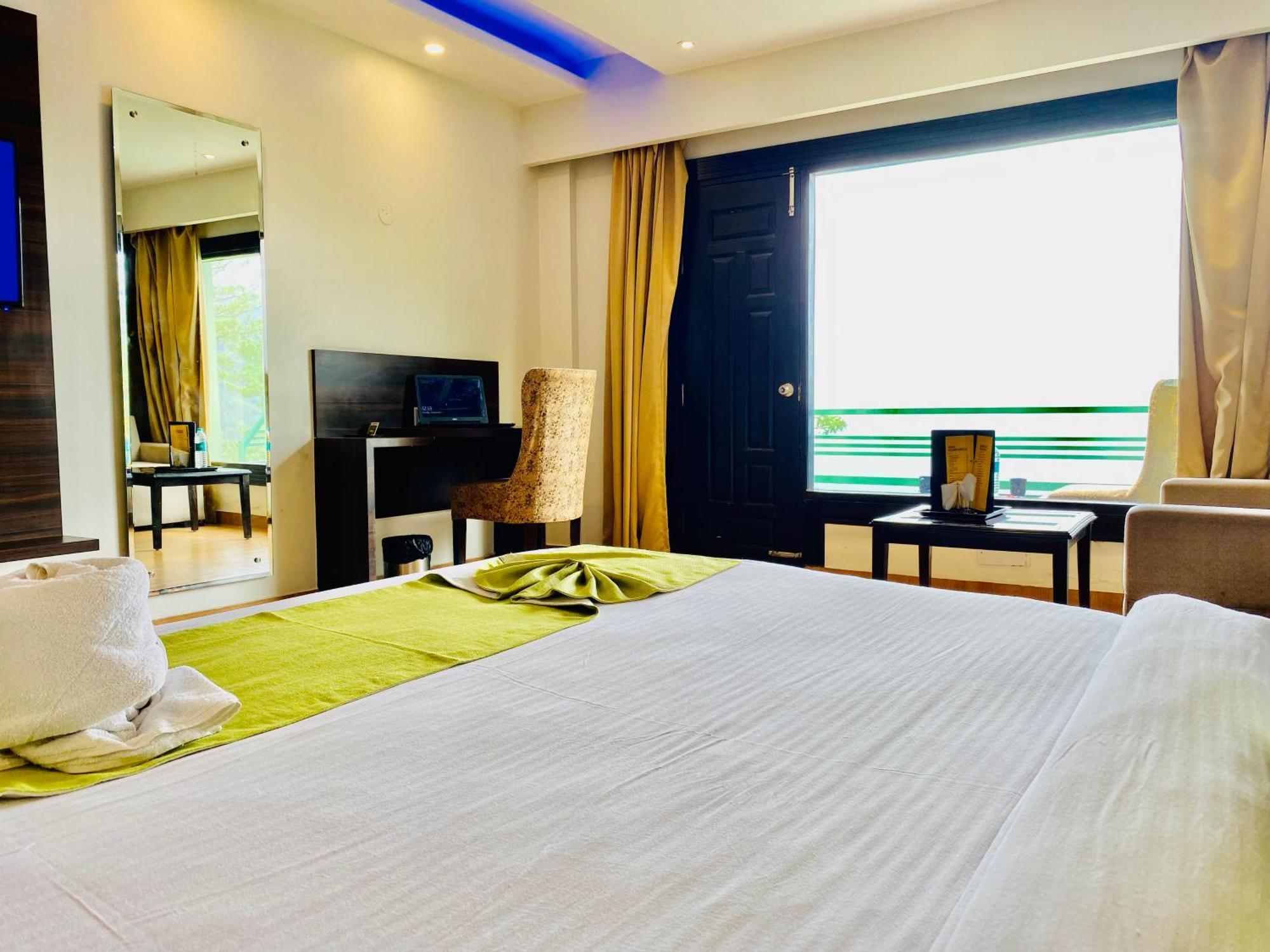 Royal Green Mashobra - Mountain And Valley View Rooms Shimla Bagian luar foto